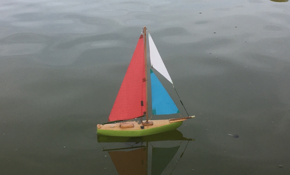 club nautique du luco jardin du Luxembourg Paris pond boat