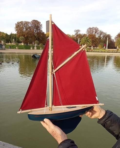 club nautique du luco jardin du Luxembourg Paris pond boat