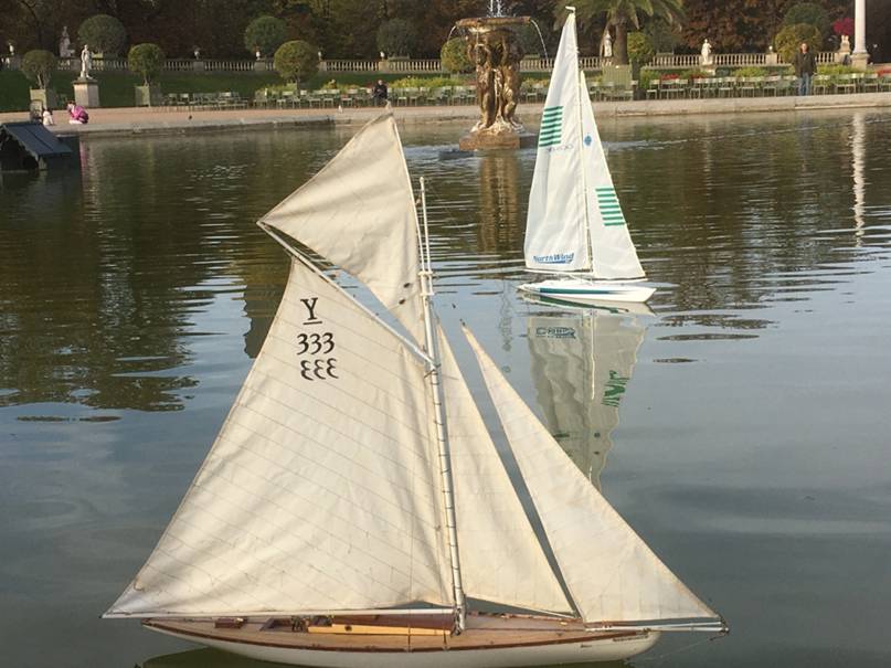 club nautique du luco jardin du Luxembourg Paris pond boat