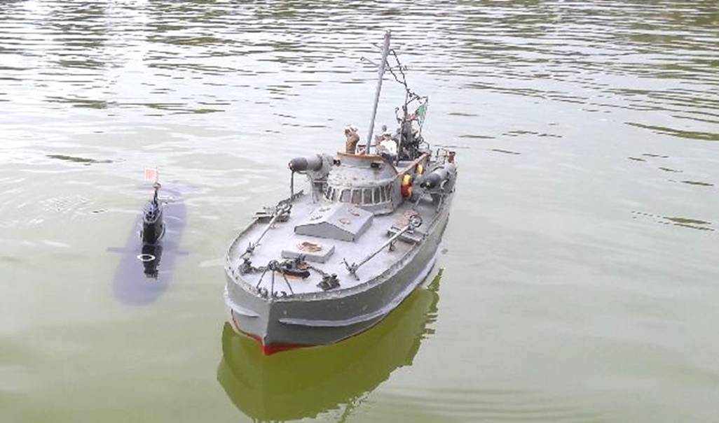 club nautique du luco jardin du Luxembourg Paris pond boat