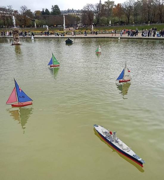 club nautique du luco jardin du Luxembourg Paris pond boat
