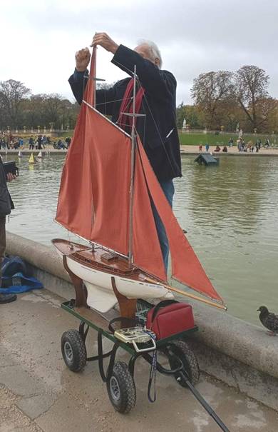 club nautique du luco jardin du Luxembourg Paris pond boat