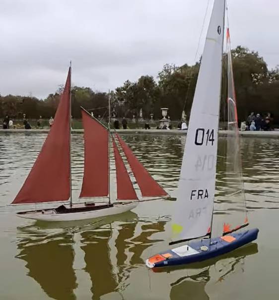 club nautique du luco jardin du Luxembourg Paris pond boat
