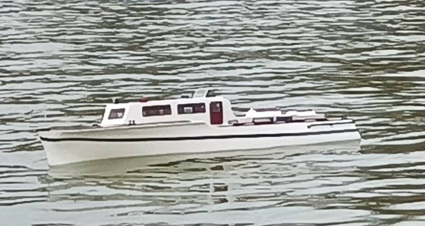 club nautique du luco jardin du Luxembourg Paris pond boat