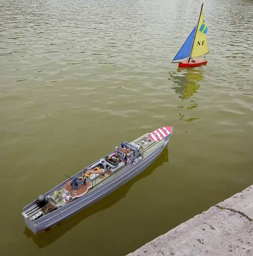 club nautique du luco jardin du Luxembourg Paris pond boat