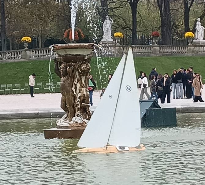 club nautique du luco jardin du Luxembourg Paris pond boat