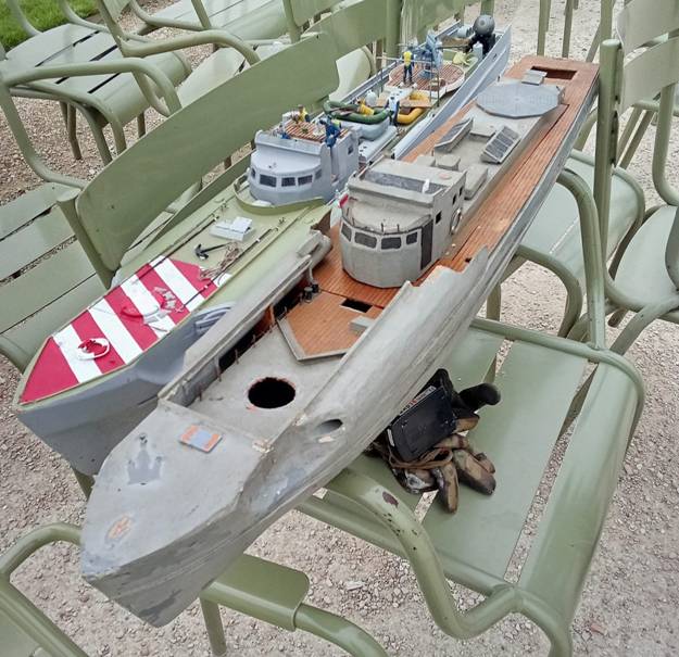 club nautique du luco jardin du Luxembourg Paris pond boat