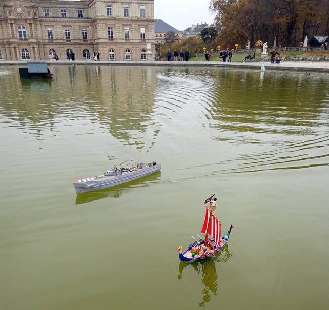 club nautique du luco jardin du Luxembourg Paris pond boat