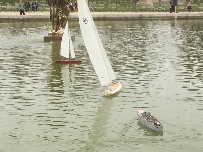 club nautique du luco jardin du Luxembourg Paris pond boat