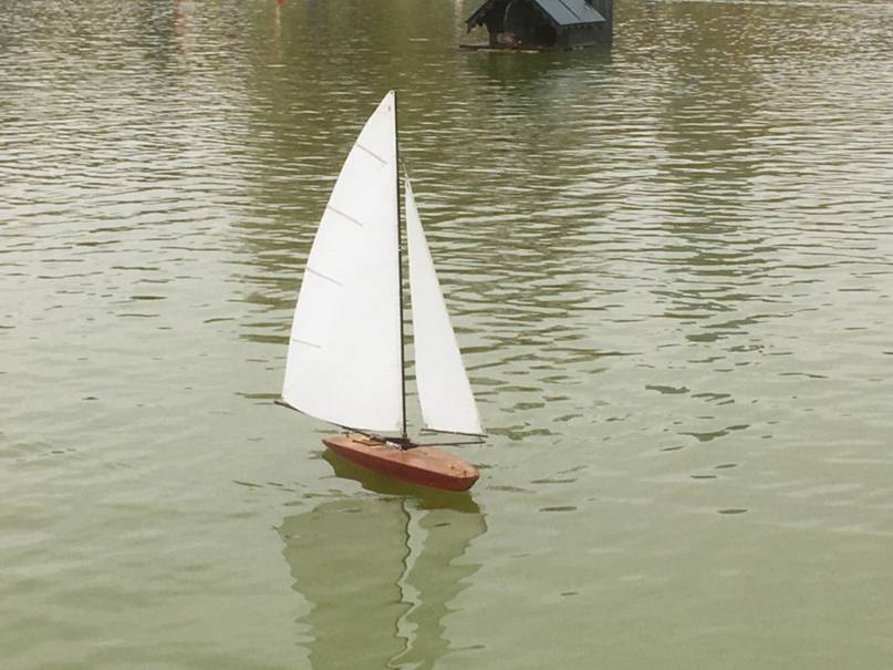 club nautique du luco jardin du Luxembourg Paris pond boat