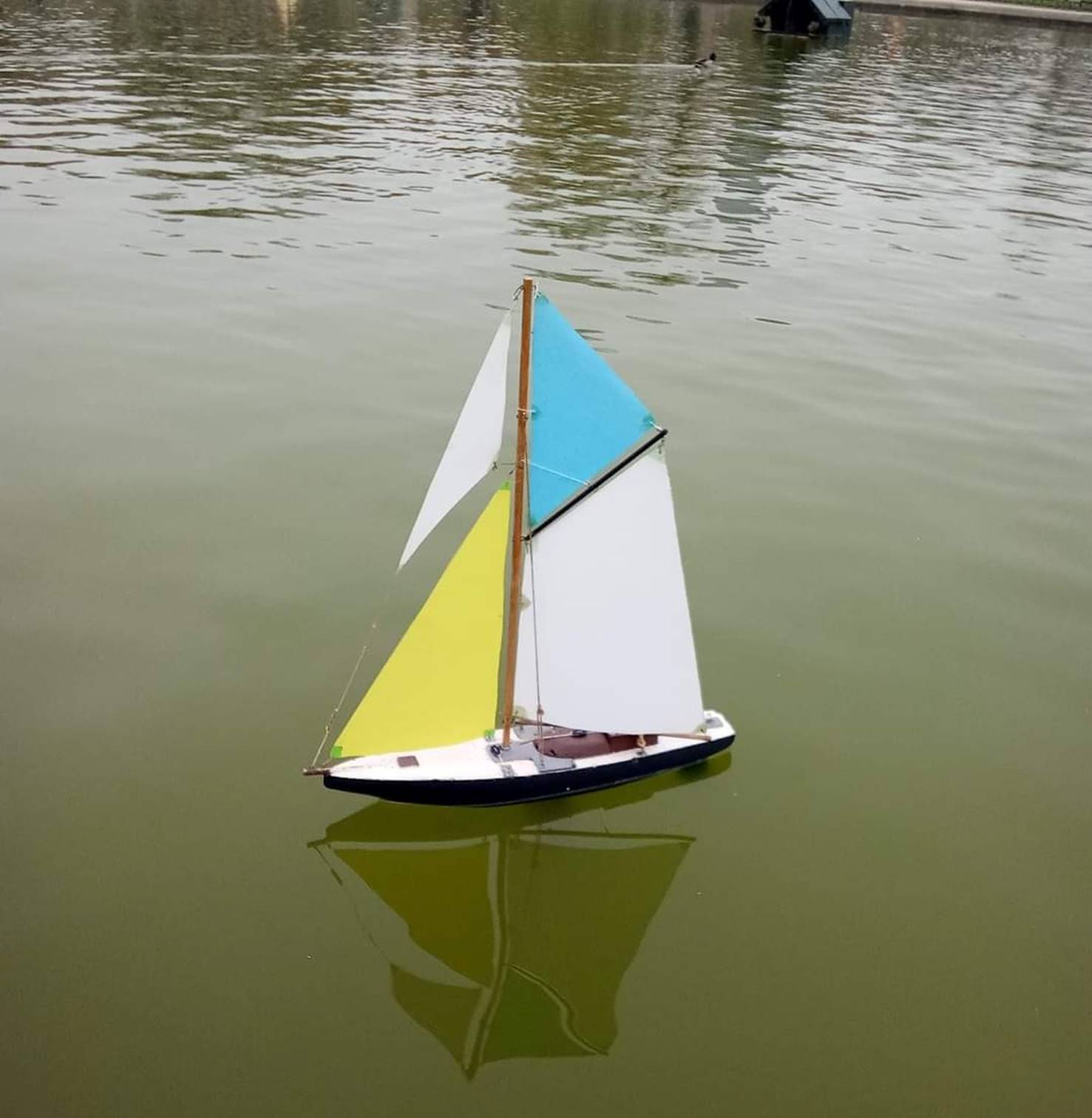 club nautique du luco jardin du Luxembourg Paris pond boat