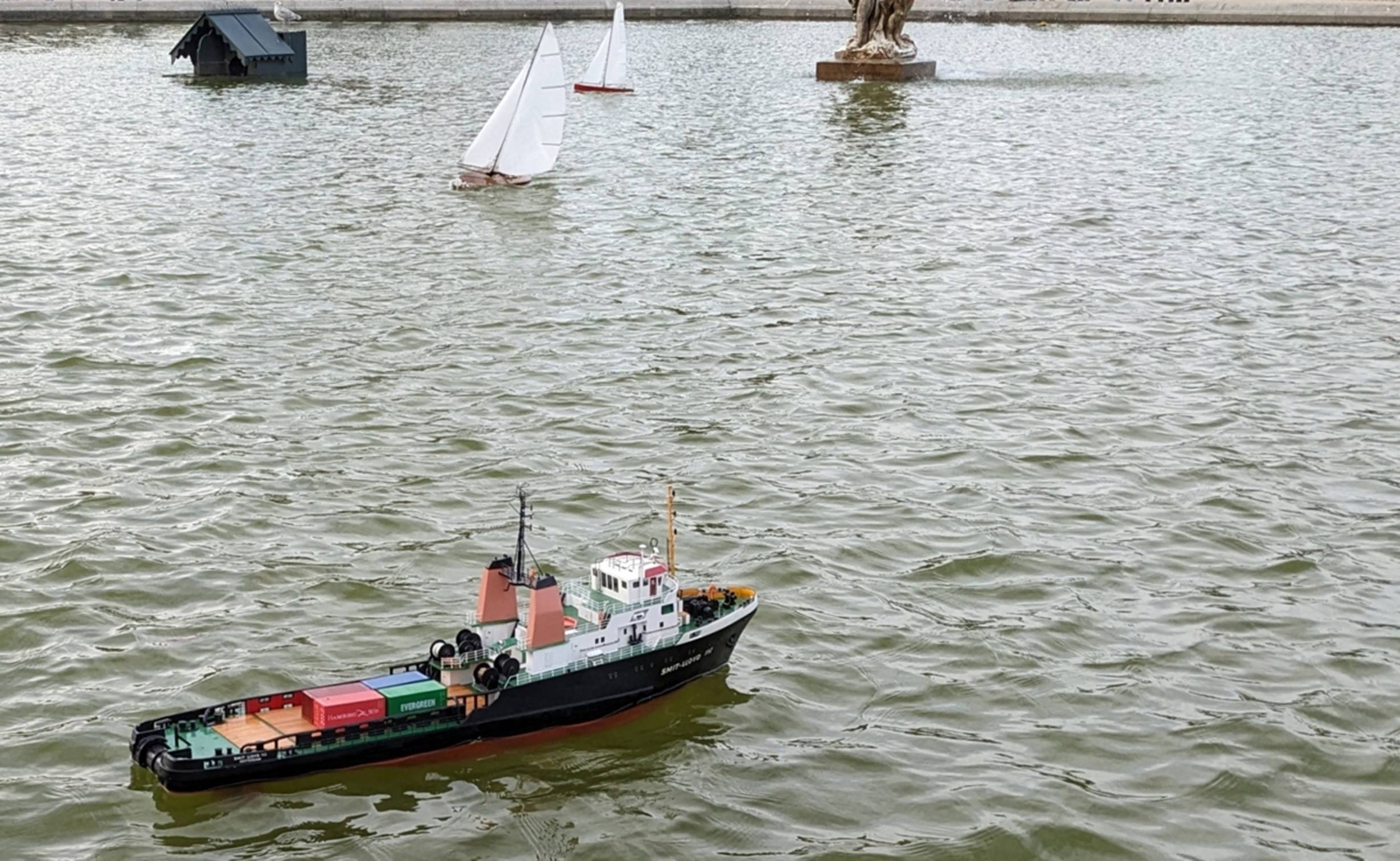 club nautique du luco jardin du Luxembourg Paris pond boat
