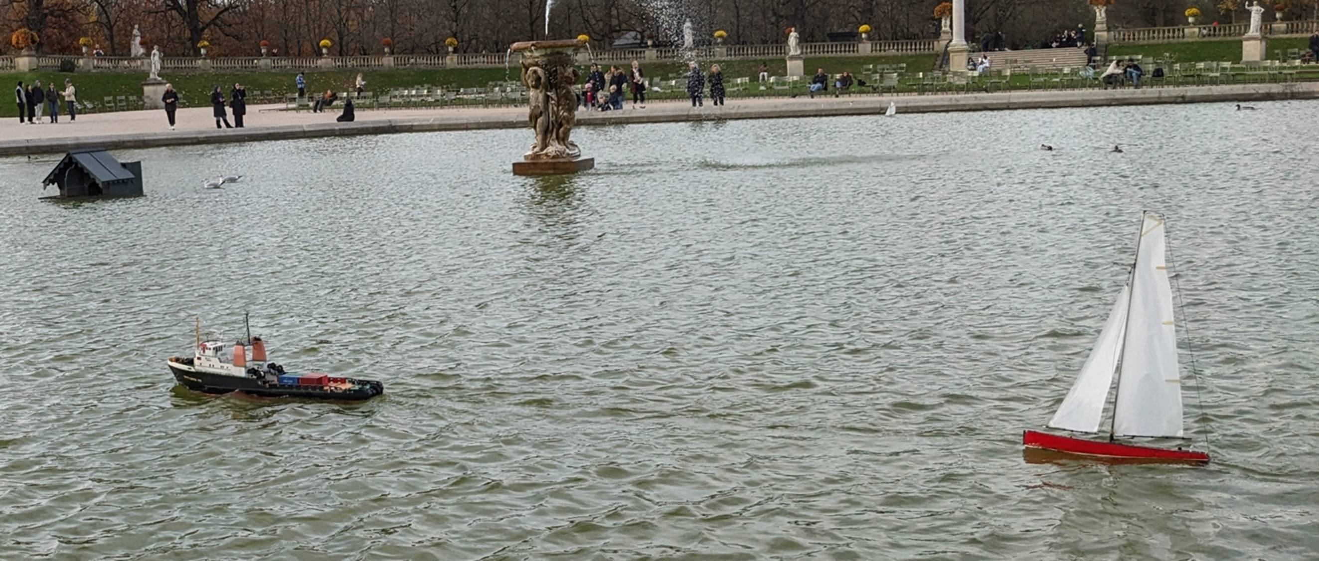 club nautique du luco jardin du Luxembourg Paris pond boat
