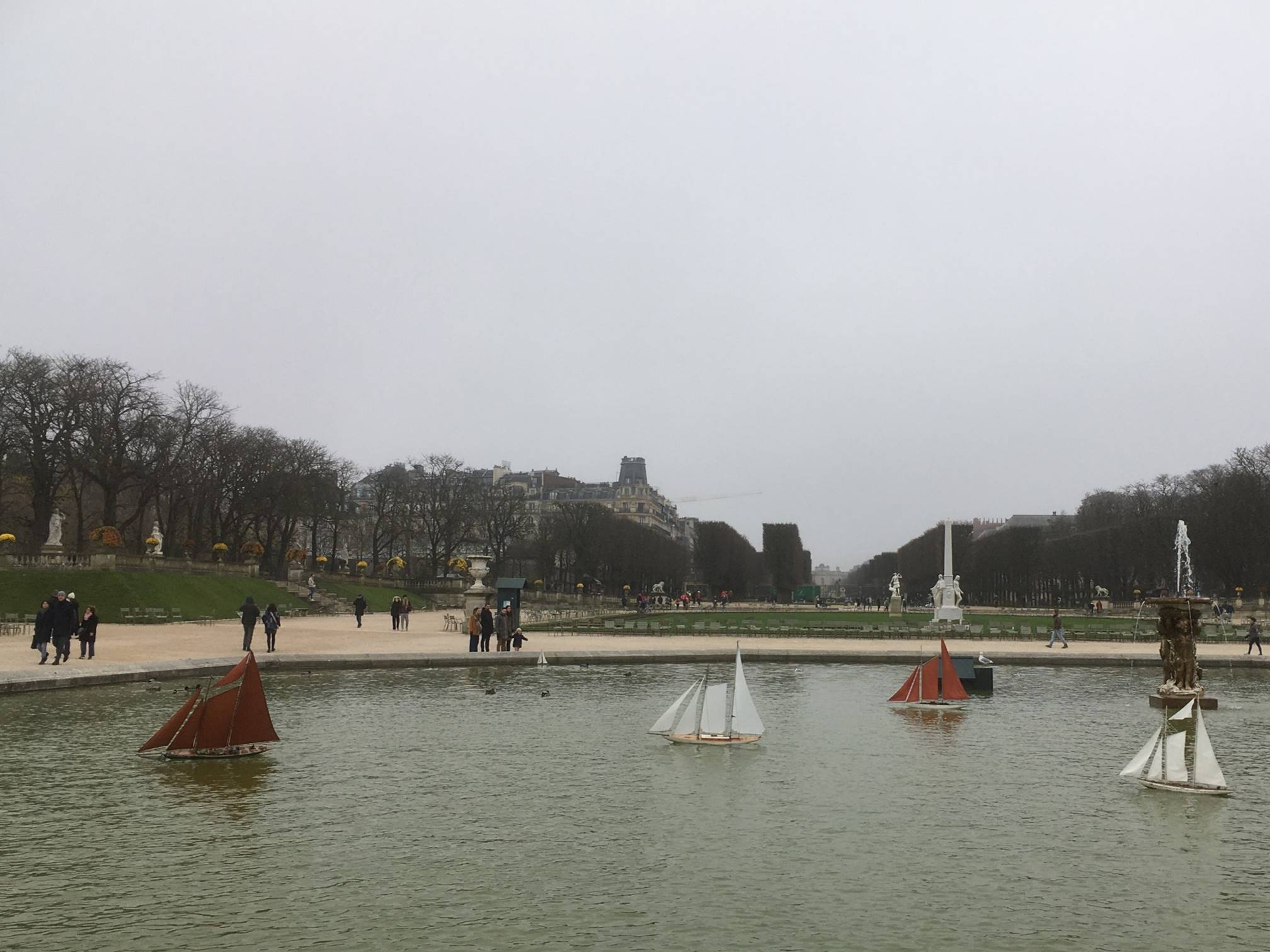 club nautique du luco jardin du Luxembourg Paris pond boat