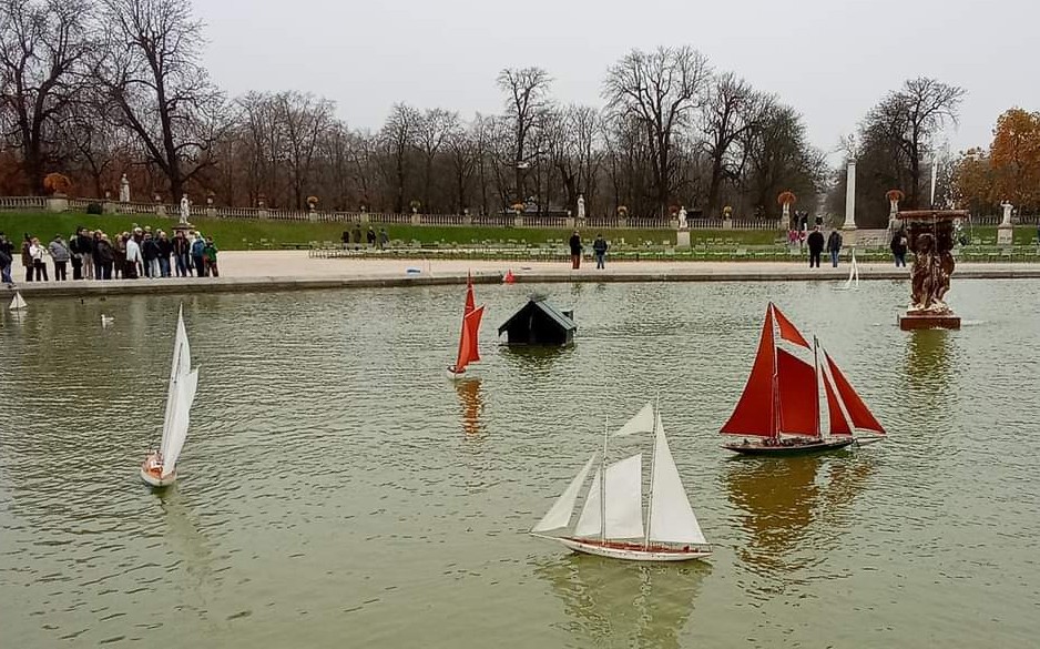 club nautique du luco jardin du Luxembourg Paris pond boat