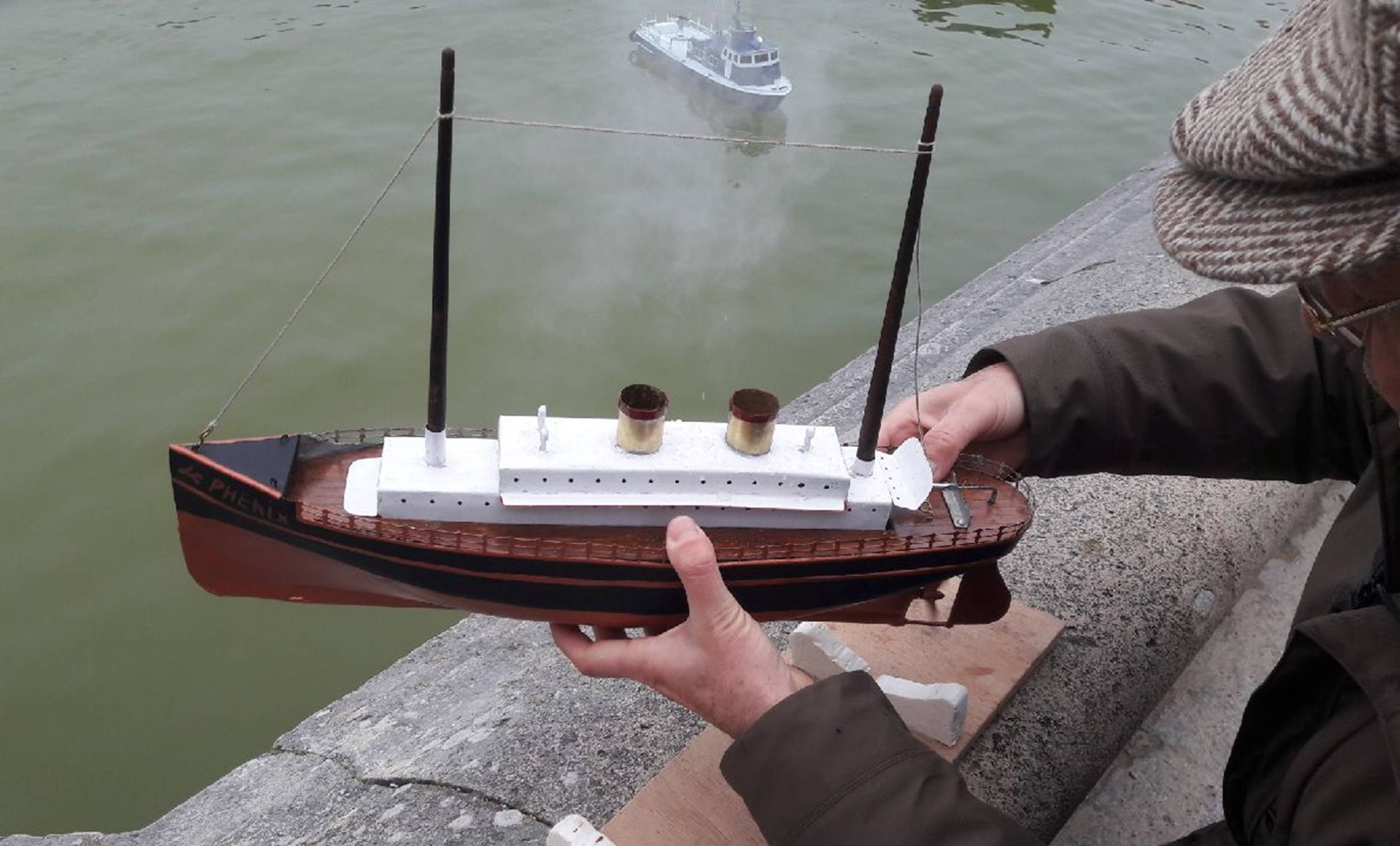 club nautique du luco jardin du Luxembourg Paris pond boat