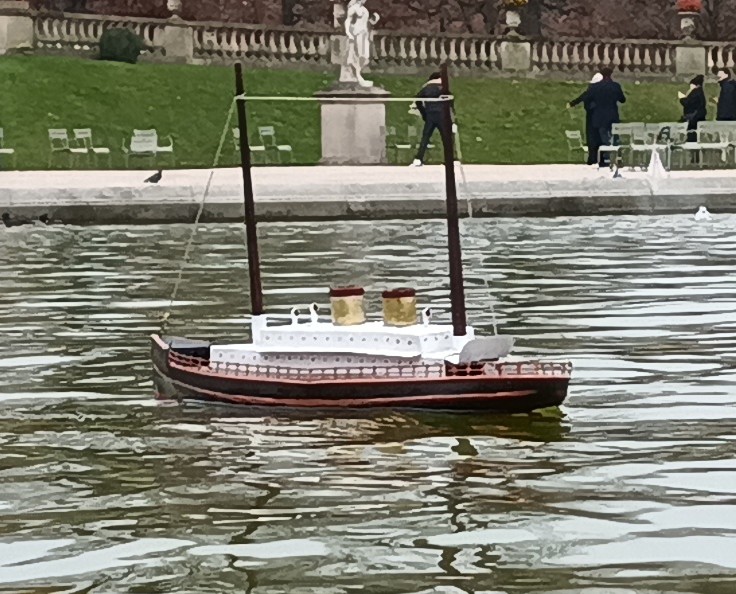 club nautique du luco jardin du Luxembourg Paris pond boat