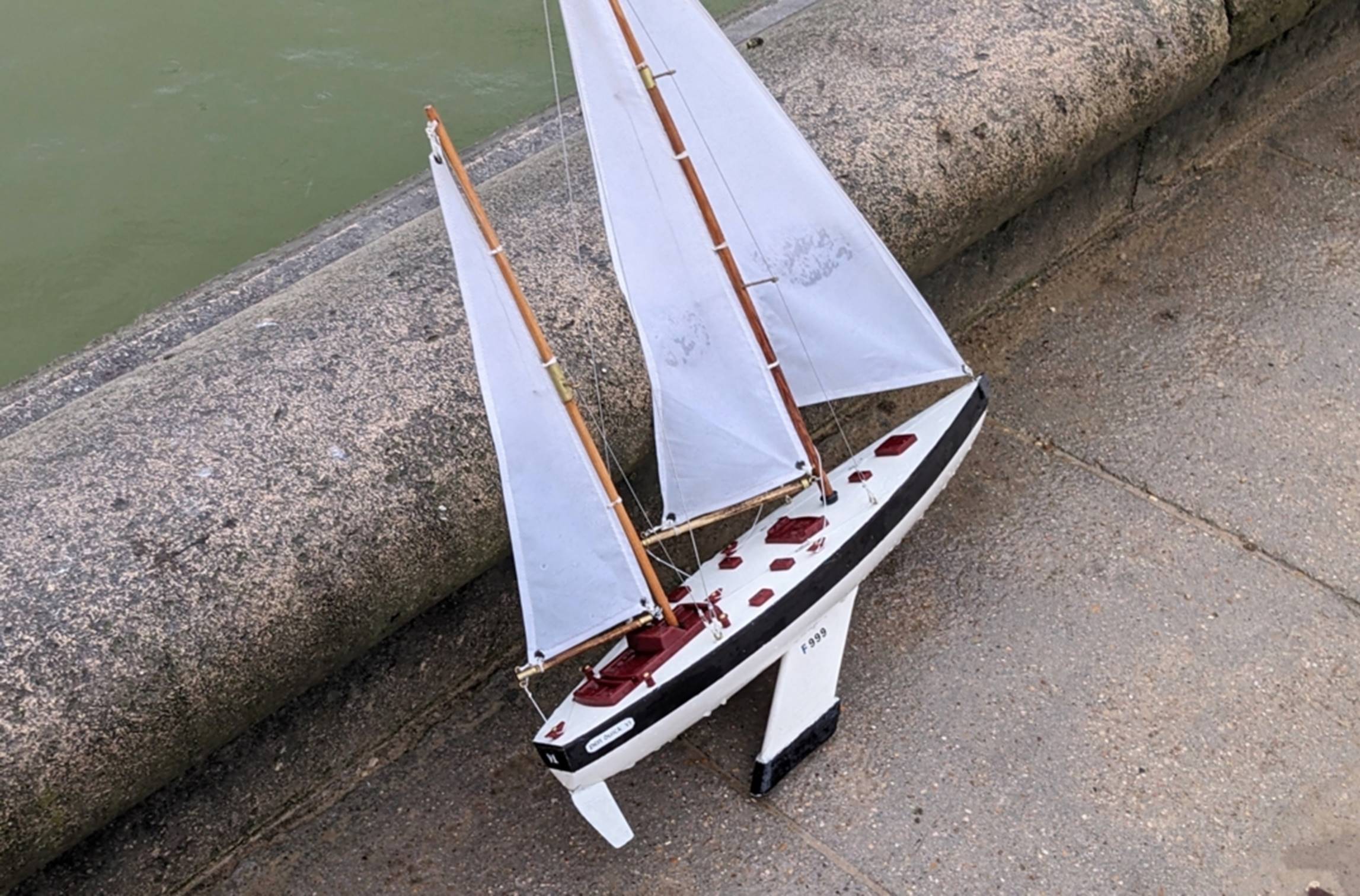 club nautique du luco jardin du Luxembourg Paris pond boat