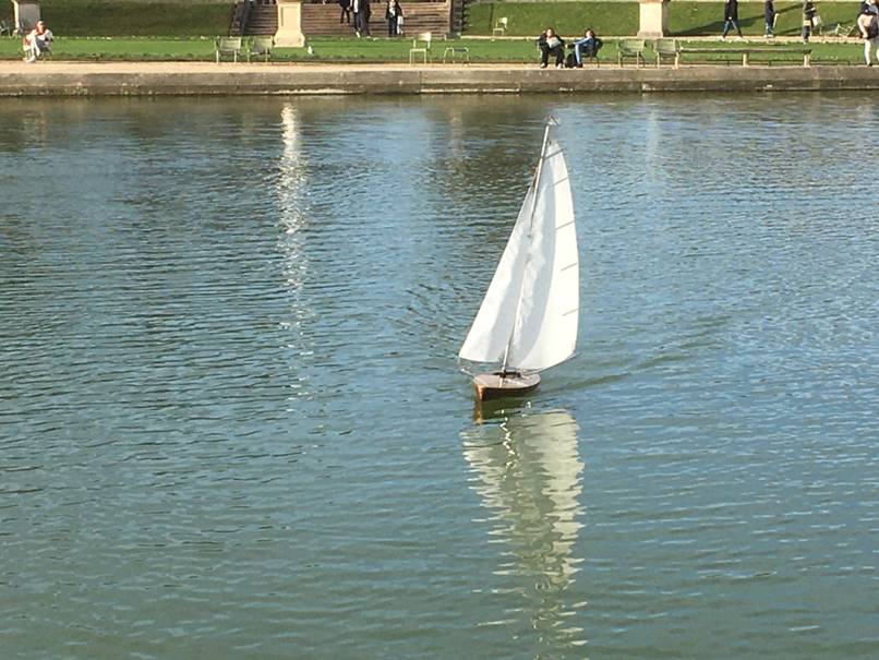 club nautique du luco jardin du Luxembourg Paris pond boat