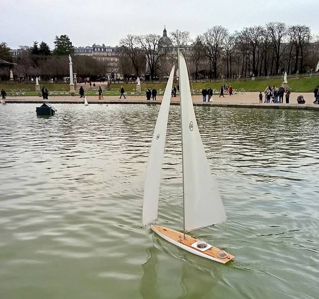 club nautique du luco jardin du Luxembourg Paris pond boat