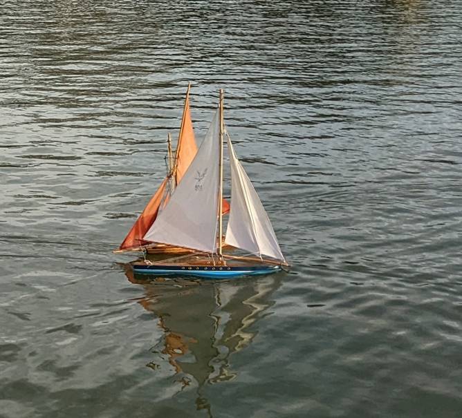club nautique du luco jardin du Luxembourg Paris pond boat