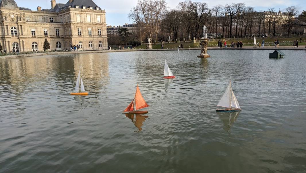 club nautique du luco jardin du Luxembourg Paris pond boat