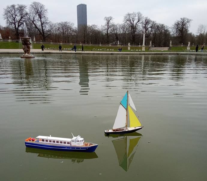 club nautique du luco jardin du Luxembourg Paris pond boat
