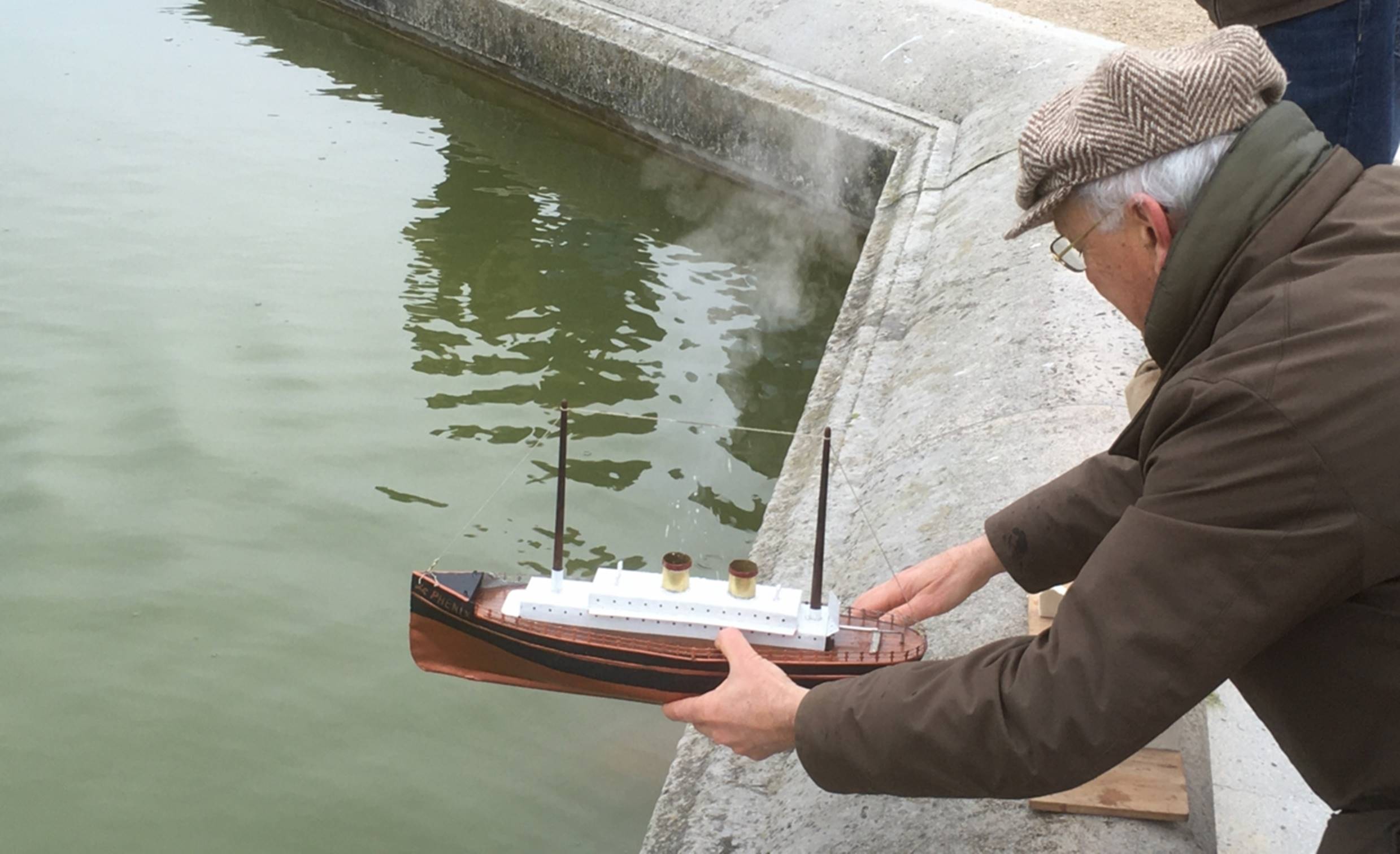 club nautique du luco jardin du Luxembourg Paris pond boat