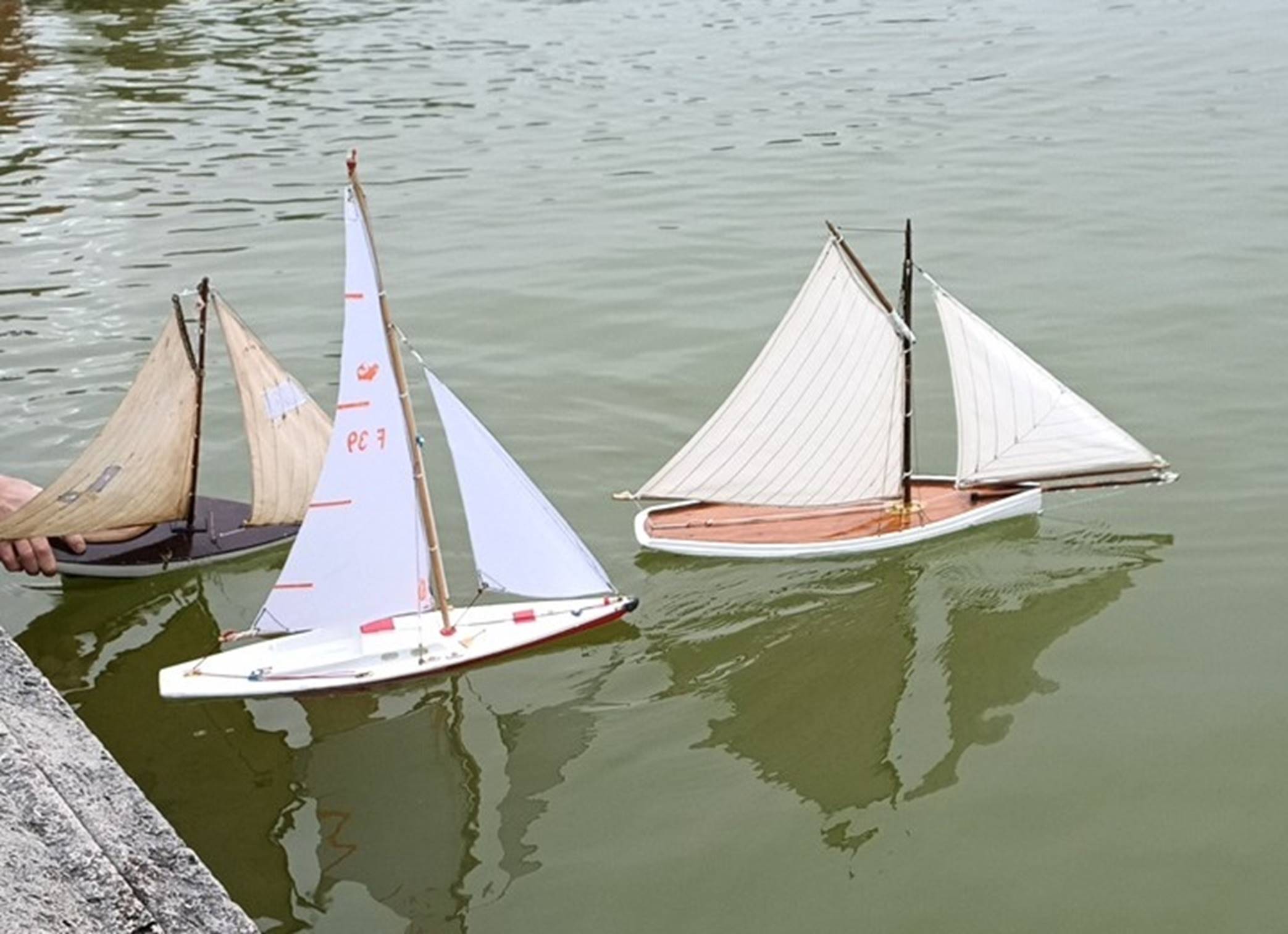 club nautique du luco jardin du Luxembourg Paris pond boat