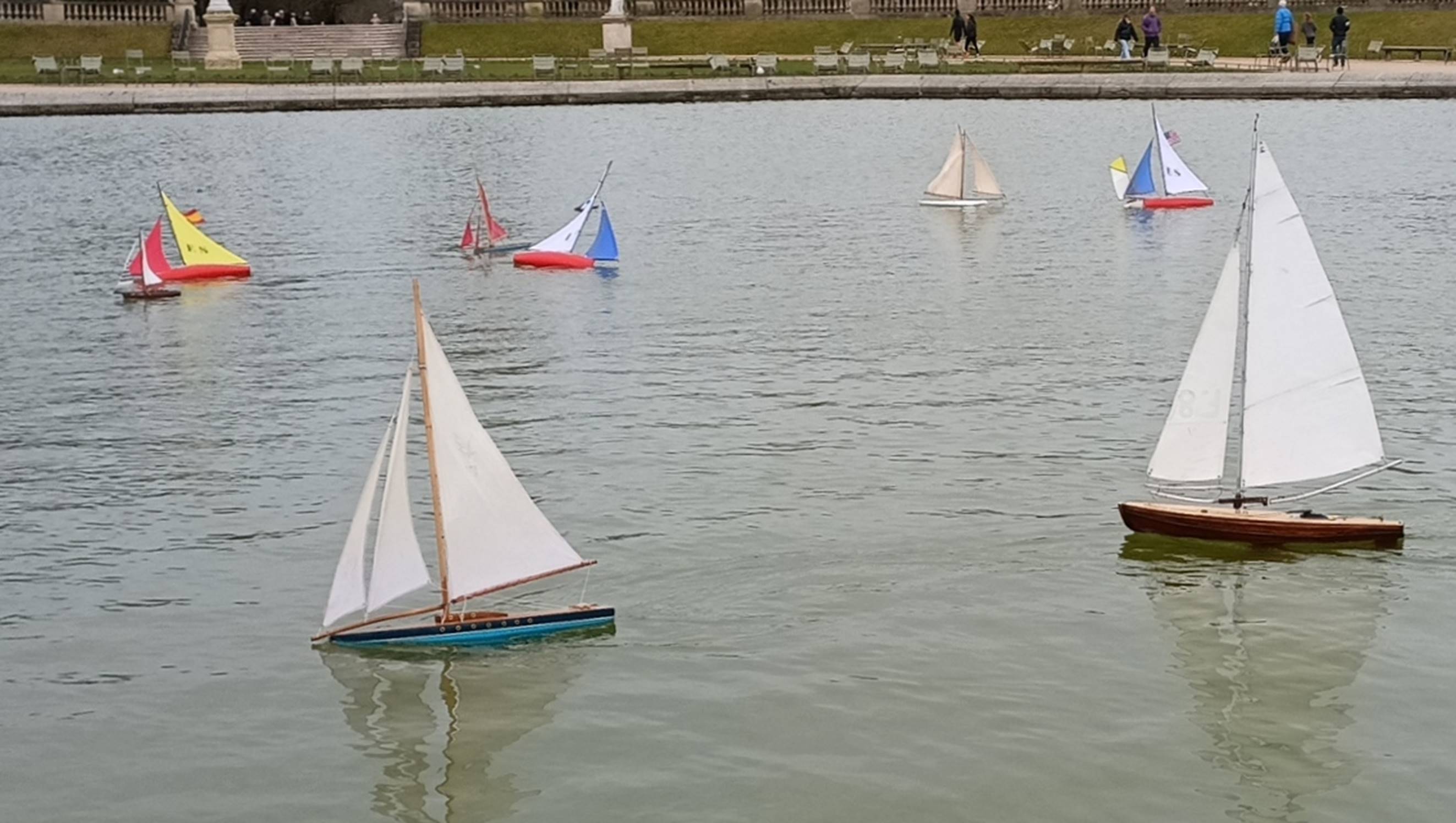 club nautique du luco jardin du Luxembourg Paris pond boat