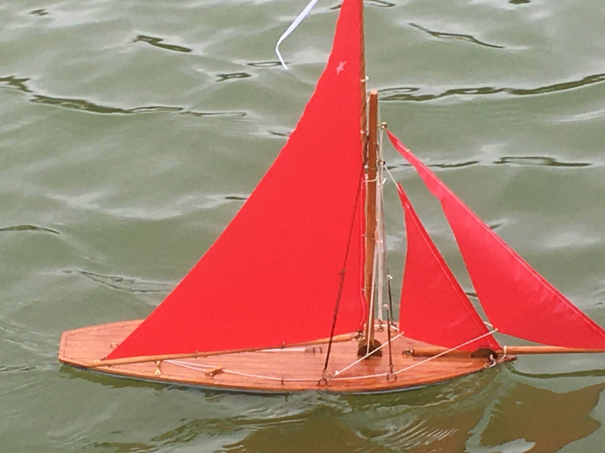 club nautique du luco jardin du Luxembourg Paris pond boat
