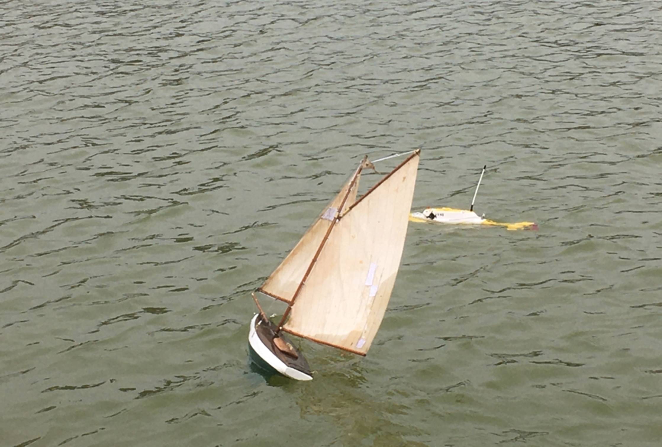 club nautique du luco jardin du Luxembourg Paris pond boat