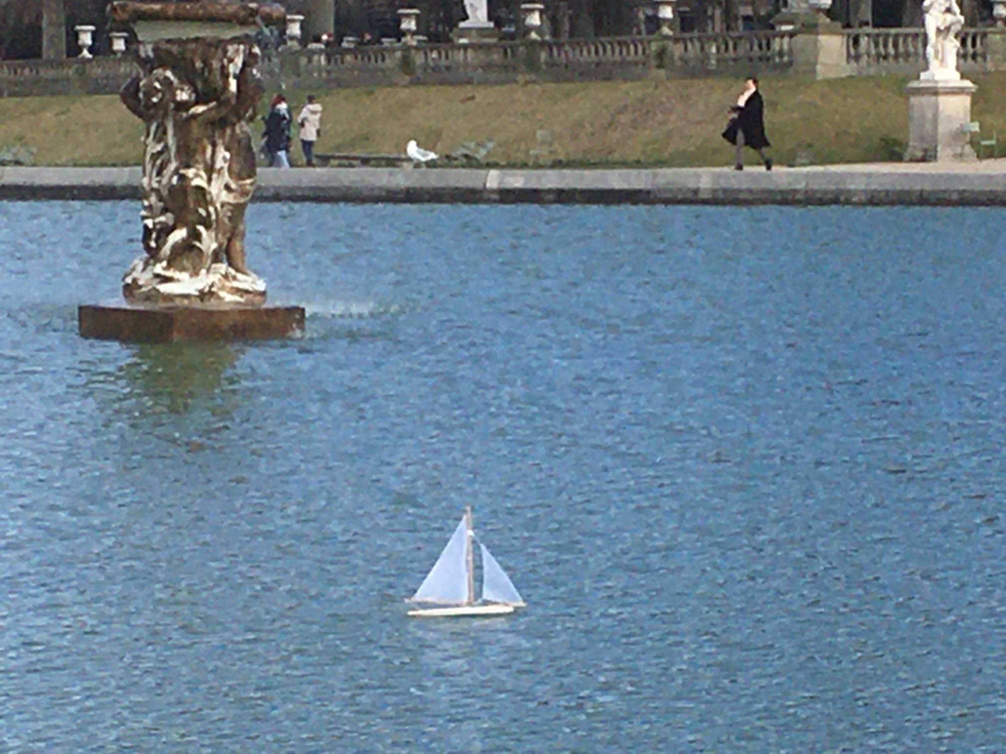 club nautique du luco jardin du Luxembourg Paris pond boat