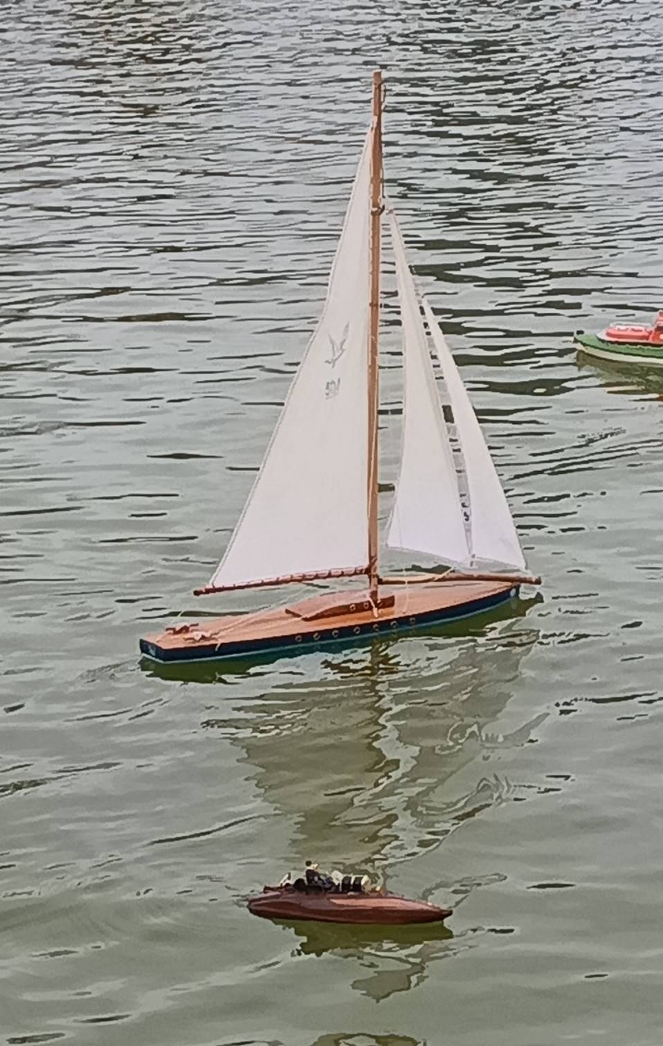 club nautique du luco jardin du Luxembourg Paris pond boat