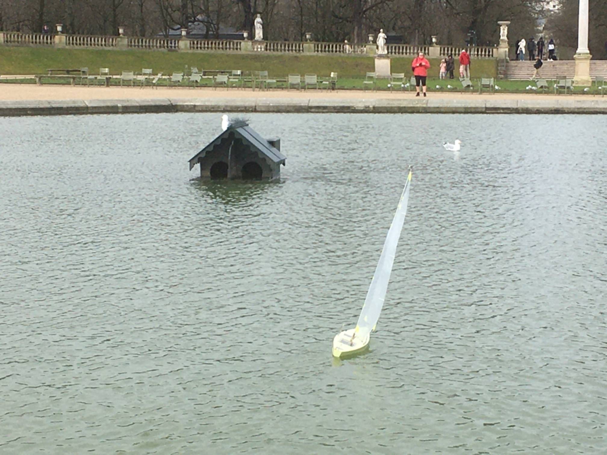 club nautique du luco jardin du Luxembourg Paris pond boat
