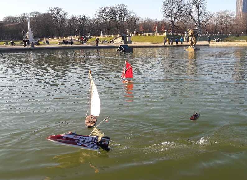 club nautique du luco jardin du Luxembourg Paris pond boat