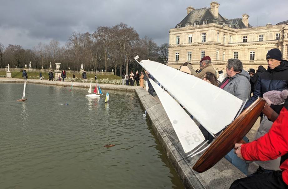 club nautique du luco jardin du Luxembourg Paris pond boat