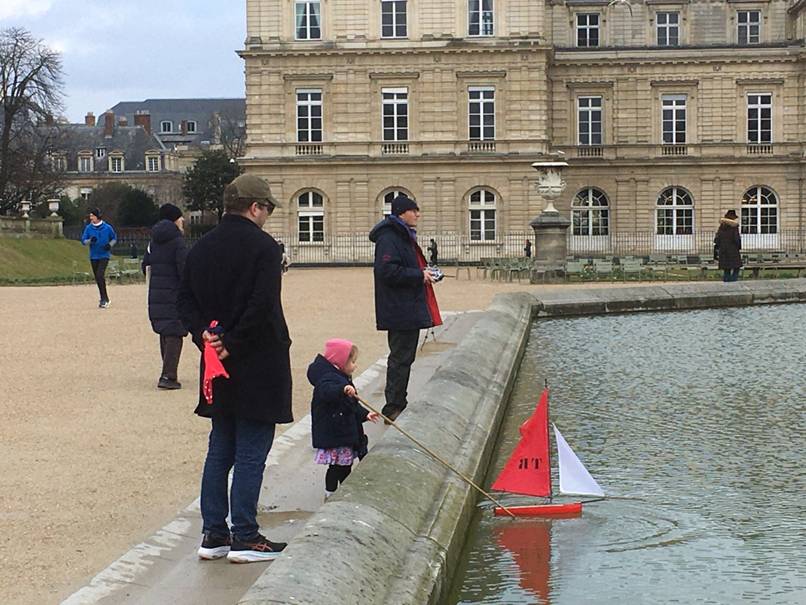 club nautique du luco jardin du Luxembourg Paris pond boat