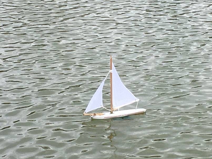 club nautique du luco jardin du Luxembourg Paris pond boat