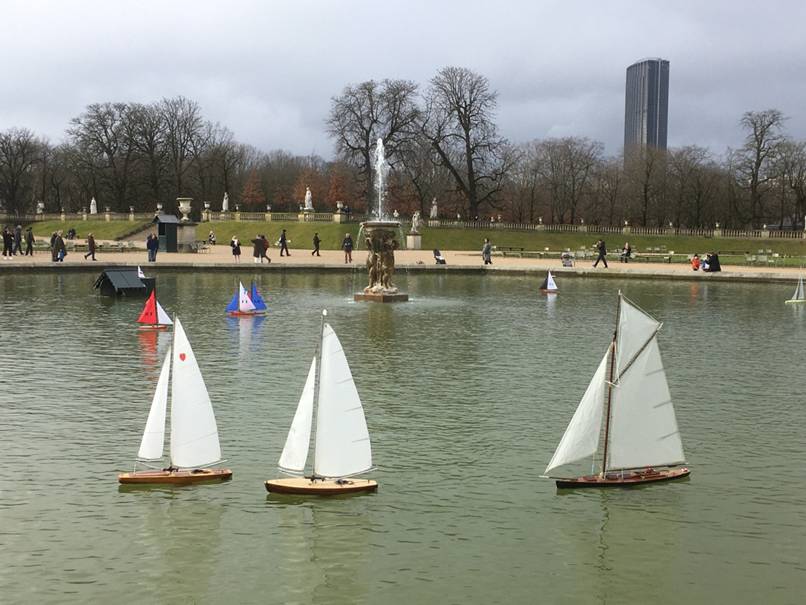 club nautique du luco jardin du Luxembourg Paris pond boat