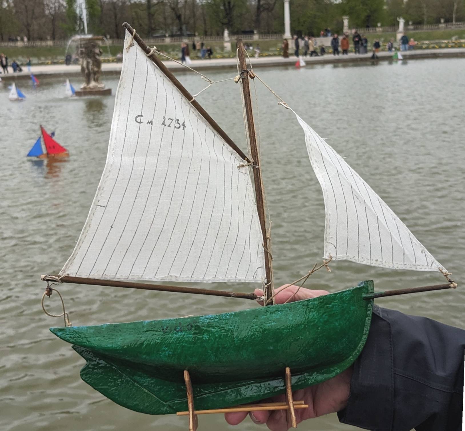 club nautique du luco jardin du Luxembourg Paris pond boat