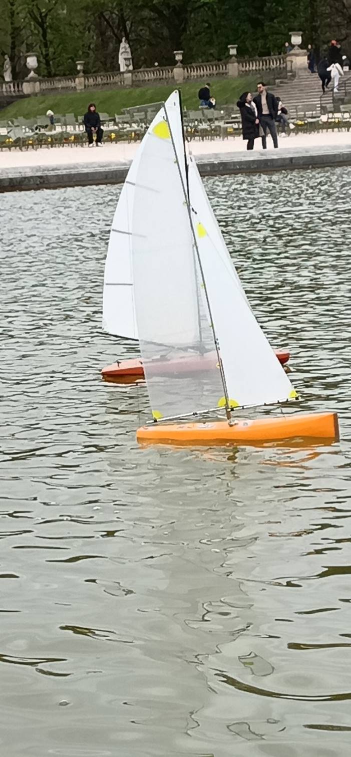club nautique du luco jardin du Luxembourg Paris pond boat
