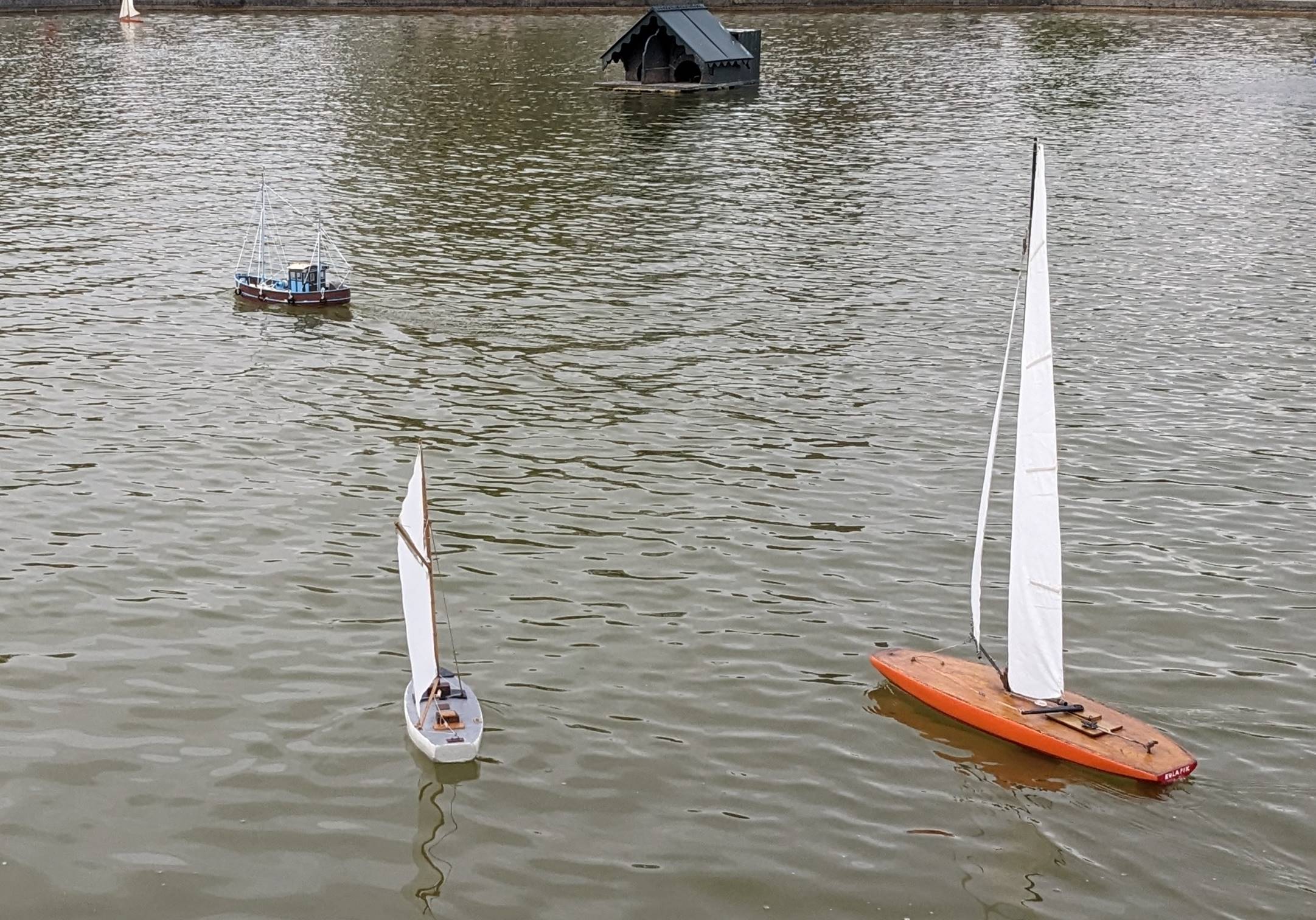 club nautique du luco jardin du Luxembourg Paris pond boat