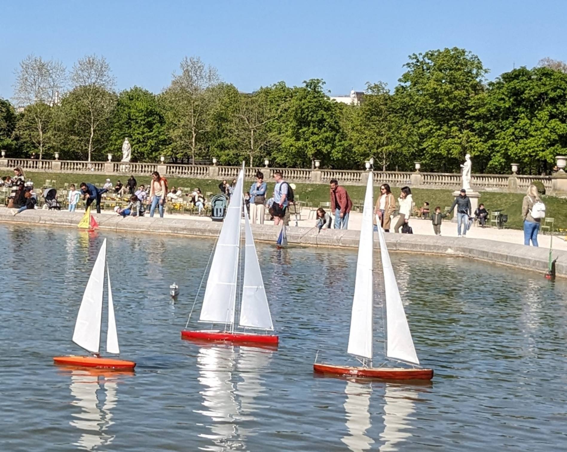 Club nautique du luco jardin du Luxembourg Paris pond boat