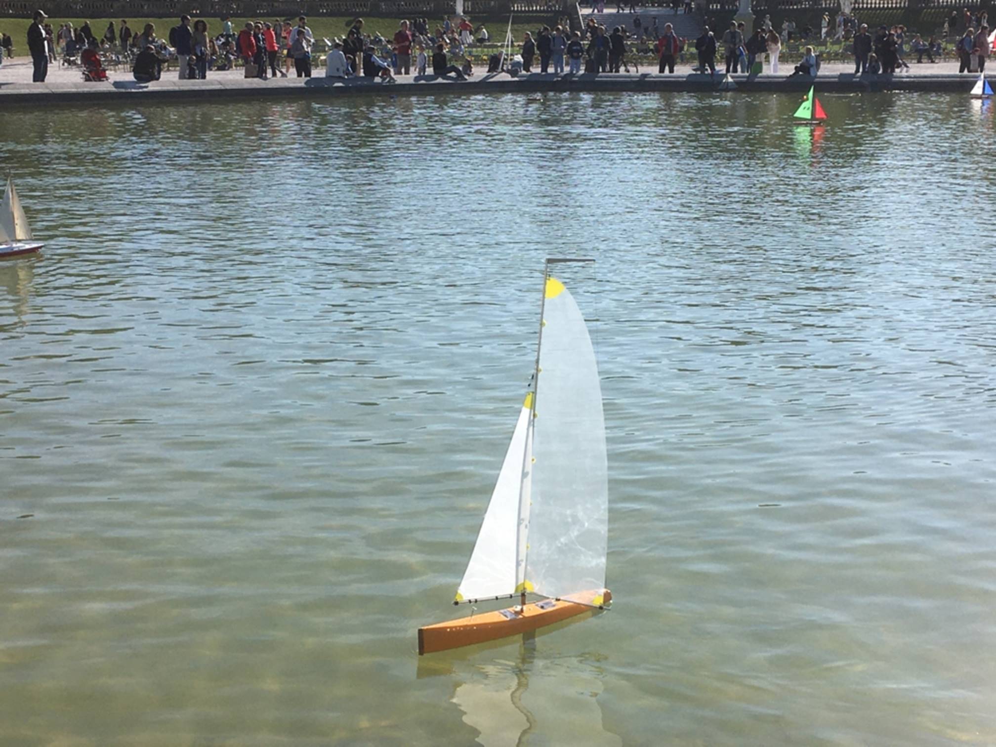 Club nautique du luco jardin du Luxembourg Paris pond boat