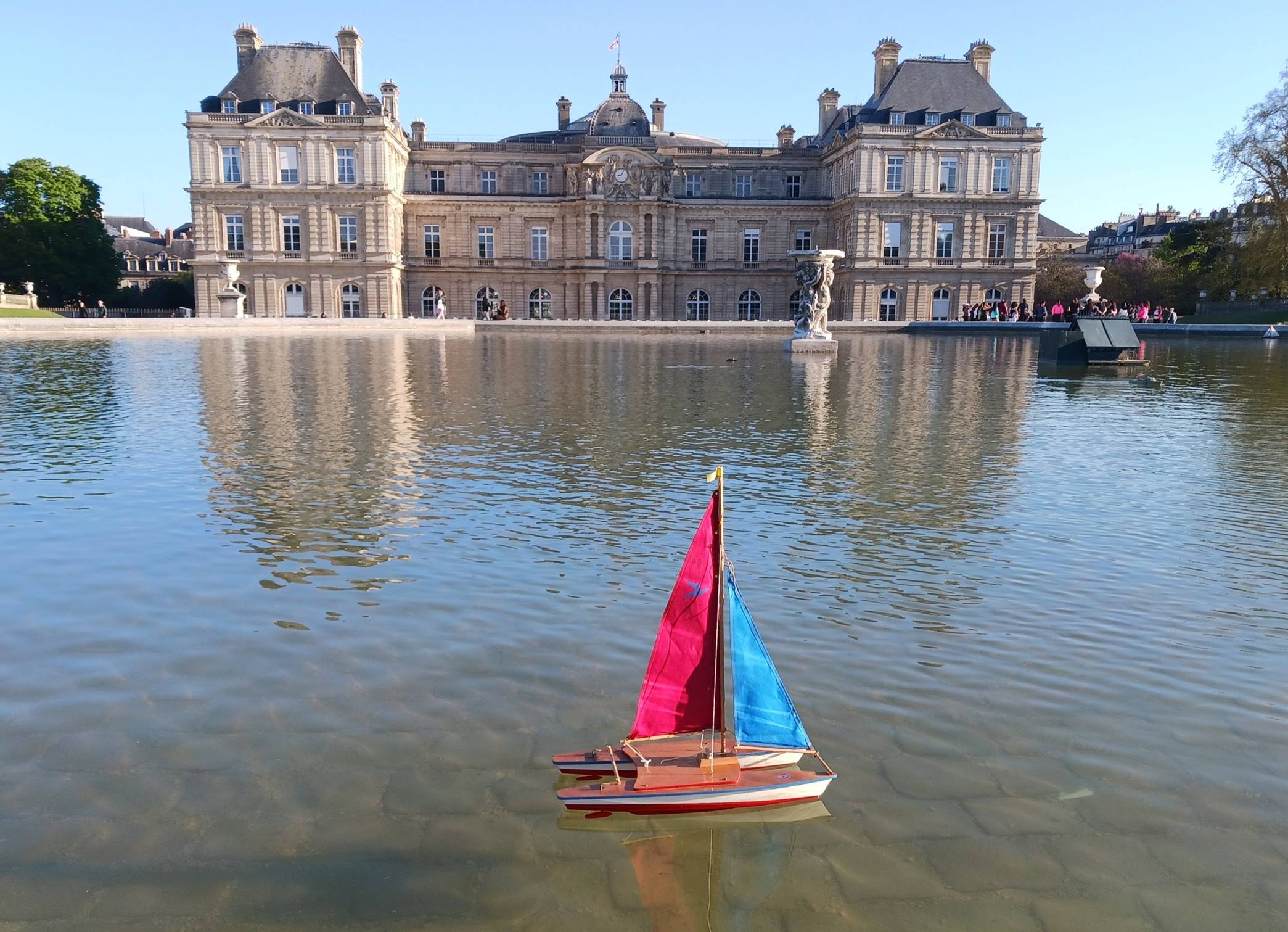 Club nautique du luco jardin du Luxembourg Paris pond boat