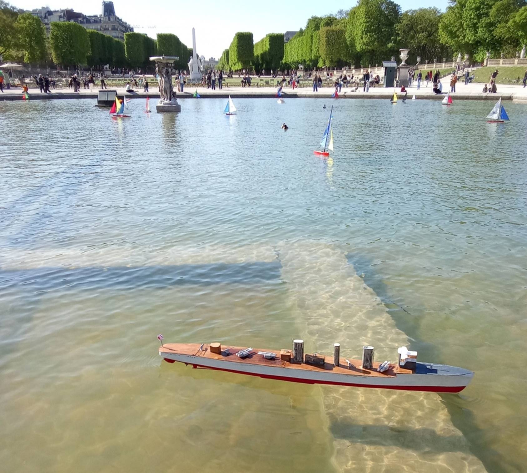Club nautique du luco jardin du Luxembourg Paris pond boat