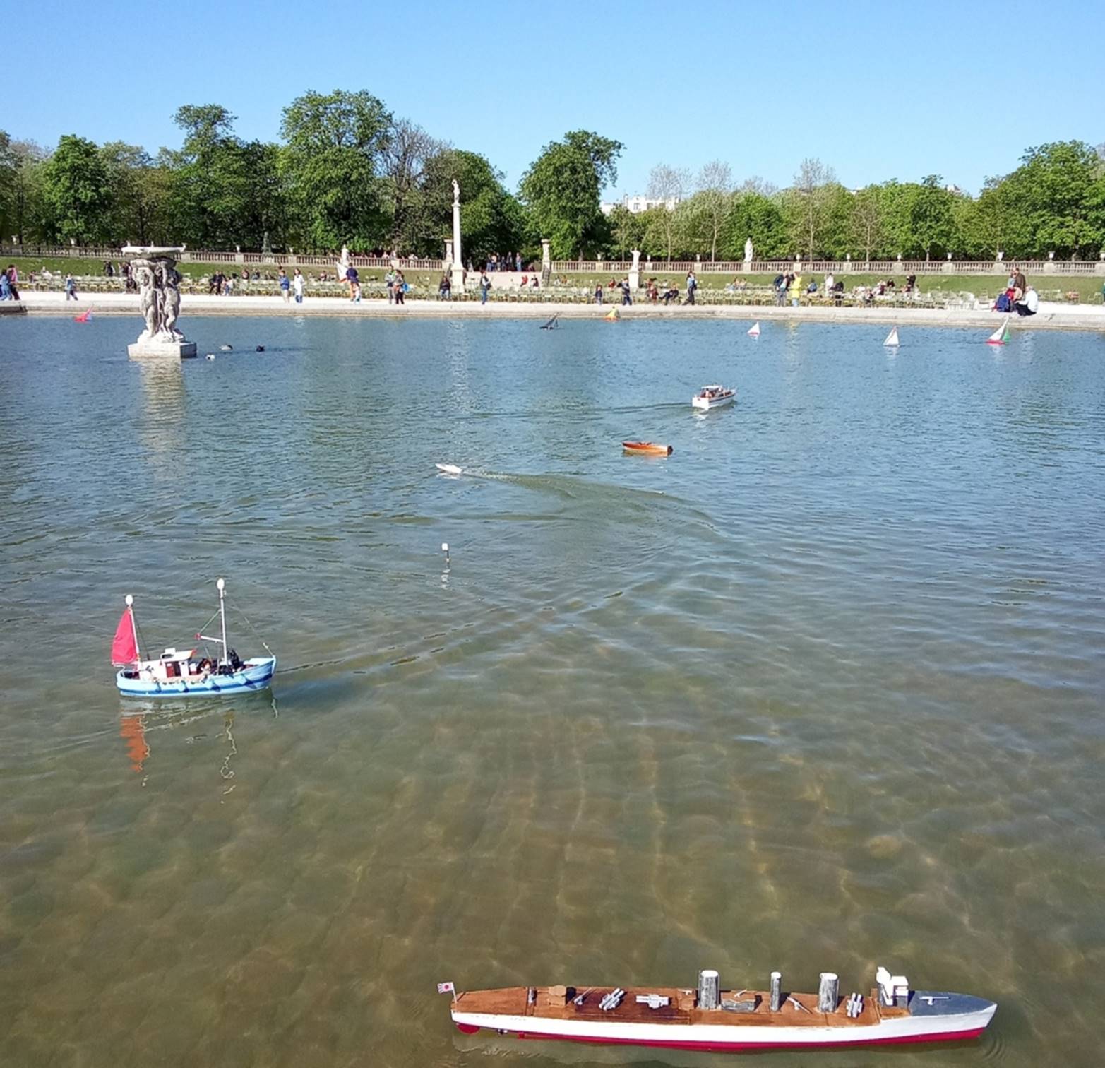 Club nautique du luco jardin du Luxembourg Paris pond boat