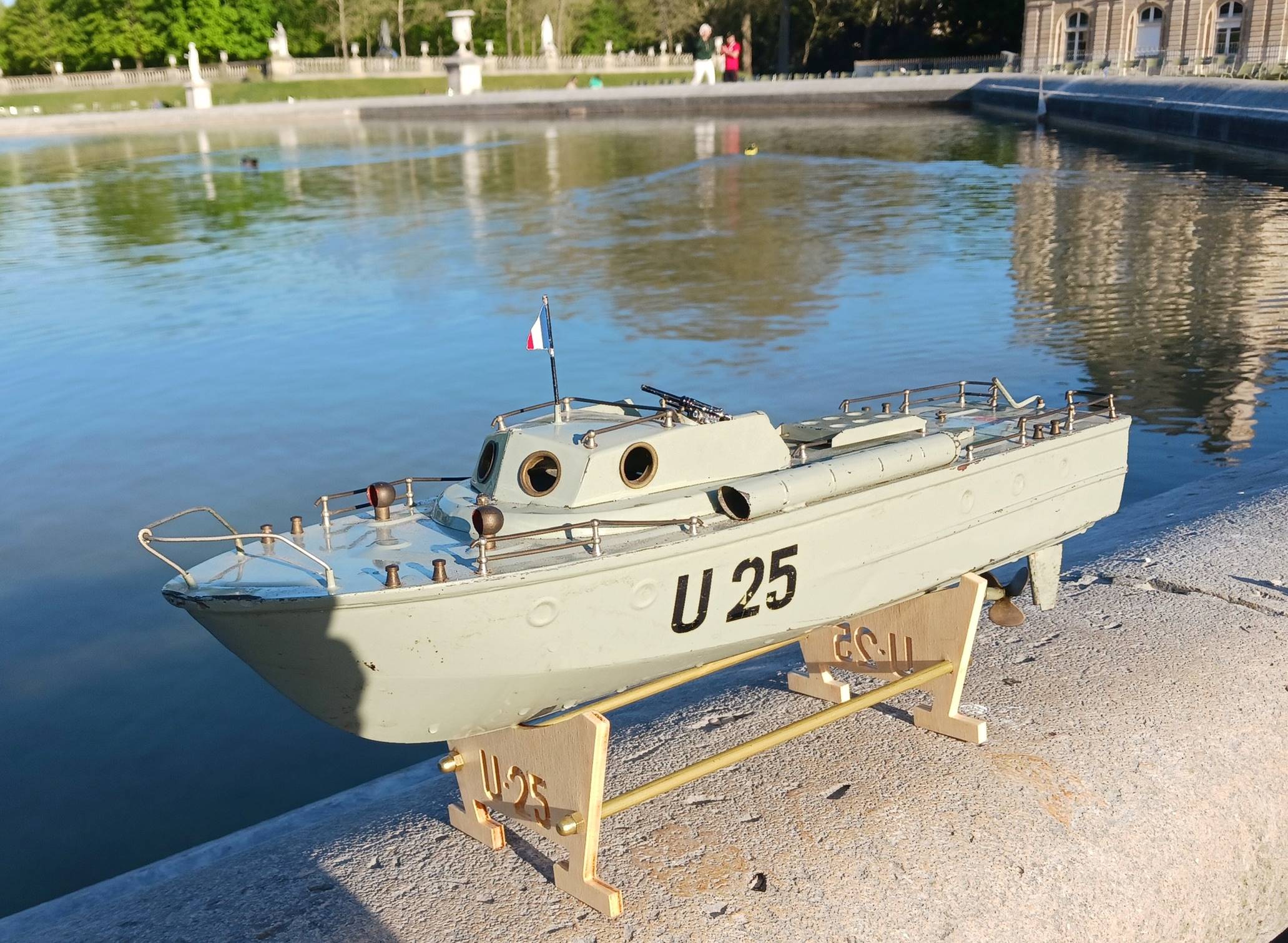 Club nautique du luco jardin du Luxembourg Paris pond boat