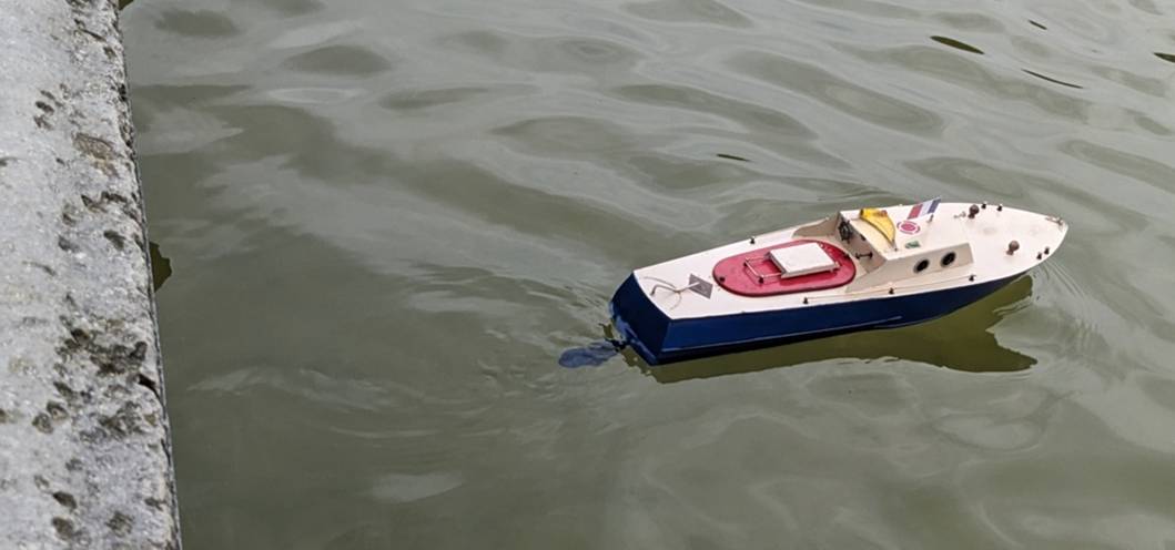 Club nautique du luco jardin du Luxembourg Paris pond boat